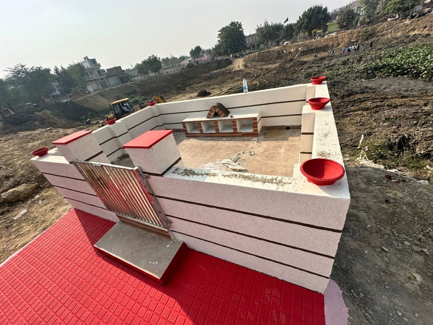 सामाजिक कार्यकर्ता की पहल, पुराने मंदिर को बना डाला नया