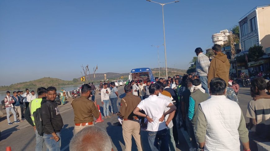 नेशनल हाईवे 758 पर गुरला बस स्टैंड पर टैंकर की चपेट में आने से 17 वर्षीय युवक की हुई मौत