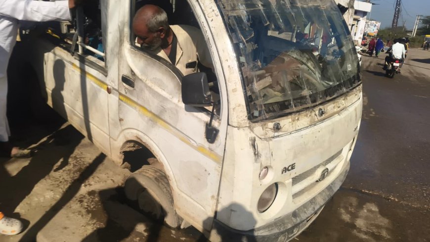 नाली में जाल न होने से हो रहे हादसे, लोग परेशान