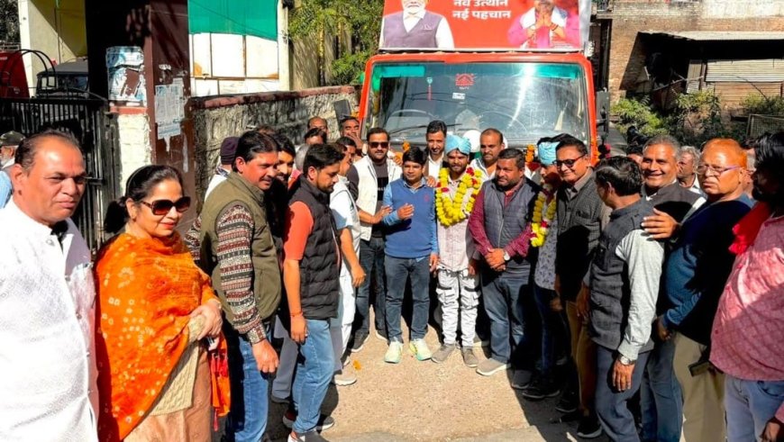 राजस्थान सरकार के स्वर्णिम 2 वर्ष के कार्यकाल पूर्ण होने के उपलक्ष्य में जन कल्याणकारी योजना के बारे लोगों को लोगों बताया