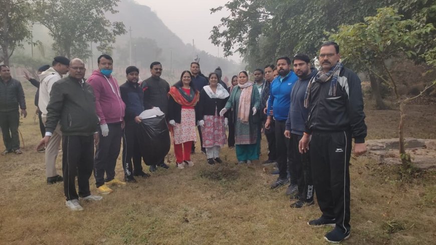 सार्वजनिक स्थल स्वच्छ रखें तथा सिंगल यूज प्लास्टिक के उपयोग से बचें-संभागीय आयुक्त