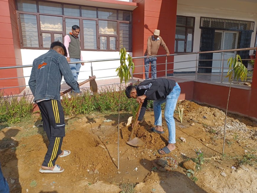 खैरथल महाविद्यालय में कार्यालय स्वच्छता अभियान का हुआ आयोजन