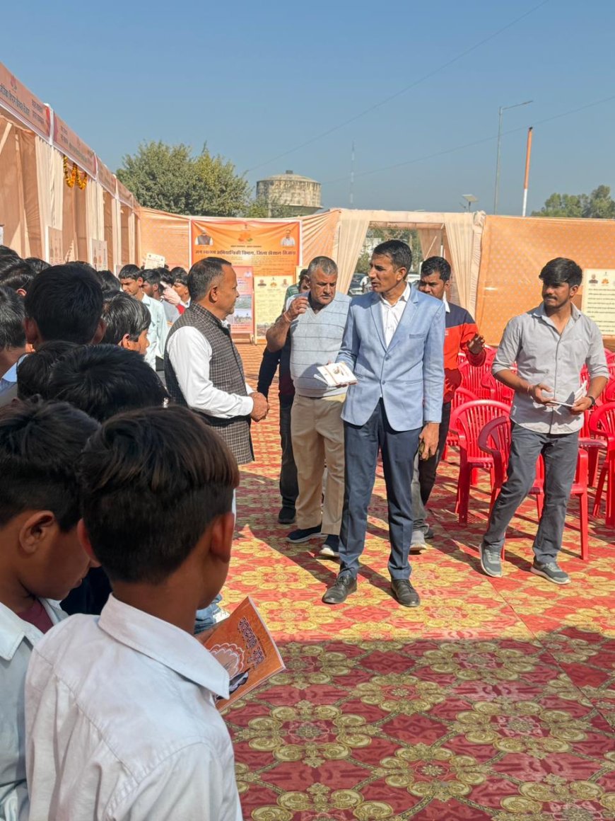 विद्यालय के बच्चों ने देखी जिला स्तरीय प्रदर्शनी