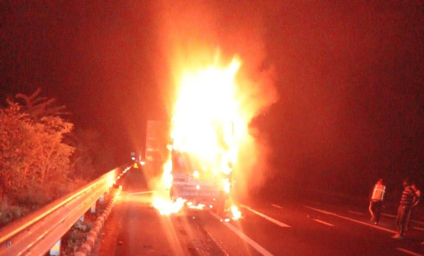 दिल्ली–मुंबई एक्सप्रेसवे पर दर्दनाक हादसा।तीन की लोगों की जिंदा जलकर मौत