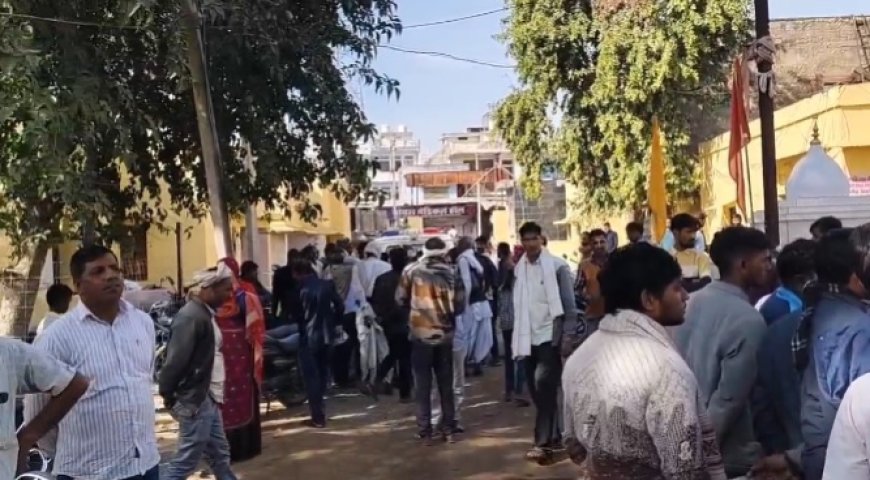 बालिका की संदिग्ध मौत से आक्रोश, ग्रामीणों का अस्पताल में विरोध प्रदर्शन