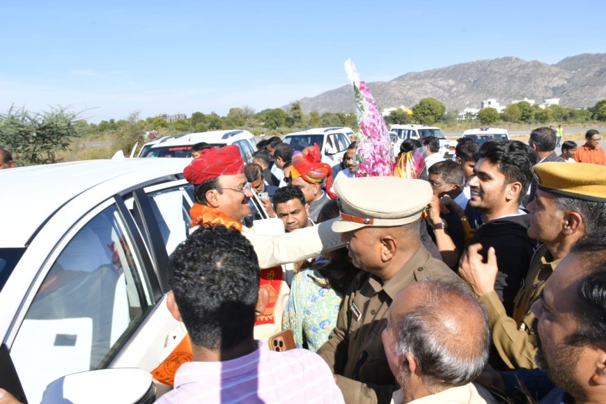 उपमुख्यमंत्री बैरवा, सहकारिता मंत्री, दक, पंचायतराज मंत्री देवसी व प्रदेश महामंत्री सैनी का हवाई पट्टी पर हुआ स्वागत