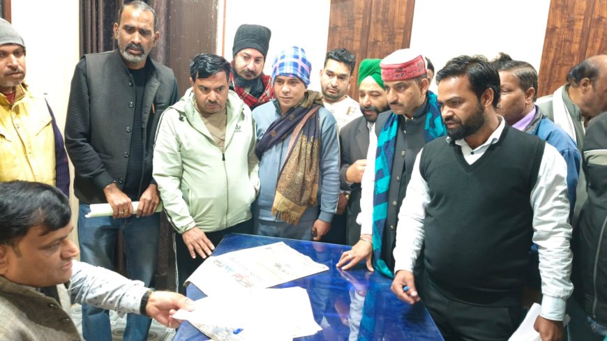 रामगढ़ में बंदरों का आतंक को लेकर उपखंड अधिकारी के नाम दिया  ज्ञापन