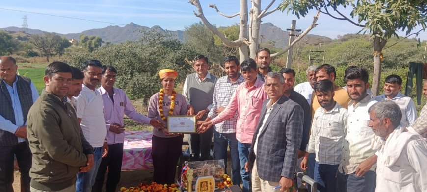 यादव समाज उदयपुरवाटी द्वारा मीनाक्षी यादव का छापोली में हुआ सम्मान
