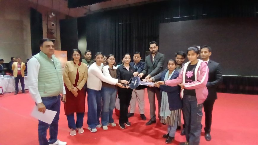 प्रशासन गाँव की ओर अभियान सुशासन को ग्रामीण स्तर तक पहुँचाने की पहल