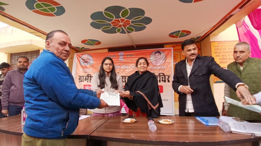 नवाचार दृष्टि दीदी अभियान की सराहना: ग्रामीण समस्या समाधान शिविरों में पात्रजनों को अधिकाधिक करें लाभान्वित - संभागीय आयुक्त