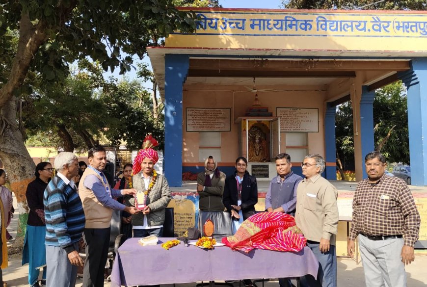 भारतीय सेवा में लेफ्टिनेंट के पद पर चयनित होने पर पूर्व छात्र का पीएम श्री विद्यालय वैर ने किया सम्मान