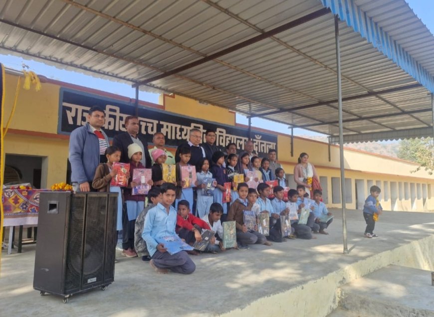 लायंस क्लब खैरथल मंडी ने सर्दी से बचाव हेतु 121 बच्चों को दिए गर्म वस्त्र