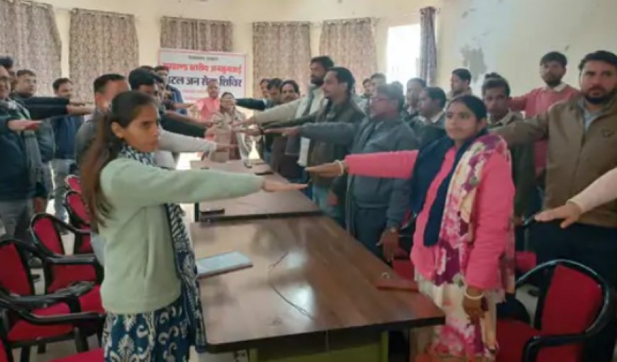 अटल बिहारी वाजपेयी जयंती पर सुशासन दिवस:गोविन्दगढ़ एसडीएम ने अधिकारियों-कर्मचारियों को दिलाई शपथ