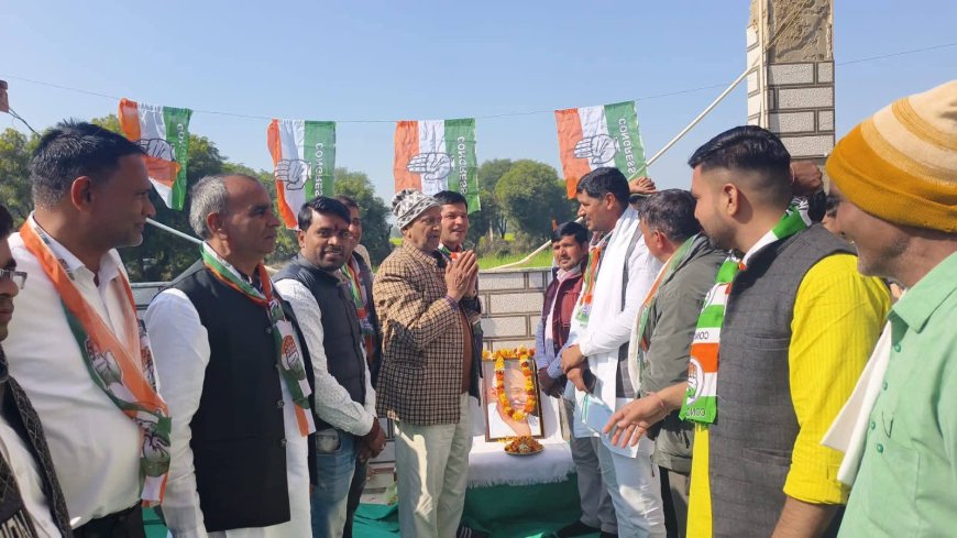 कांग्रेसी कार्यकर्ताओं ने अरावली बचाओ को लेकर निकाला पैदल मार्च