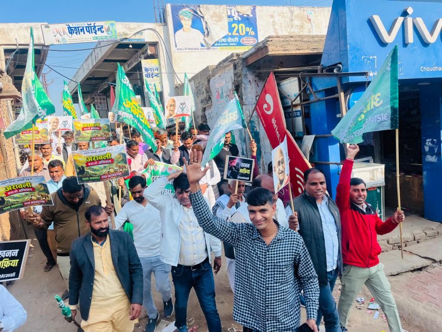 कठूमर में कांग्रेस कार्यकर्ताओं द्वारा अरावली बचाओ, प्रकृति बचाओ रैली निकाली