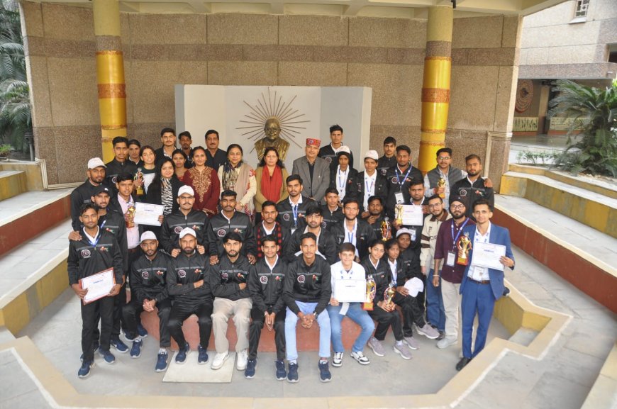 अभिषेक शर्मा ने यूथ पार्लियामेंट में विपक्ष की भूमिका निभाई: कल्चर चेंज से जुड़े सत्रों में भी लिया हिस्सा, युवा-खेल मंत्रालय की ओर से आयोजित हुआ था कार्यक्रम