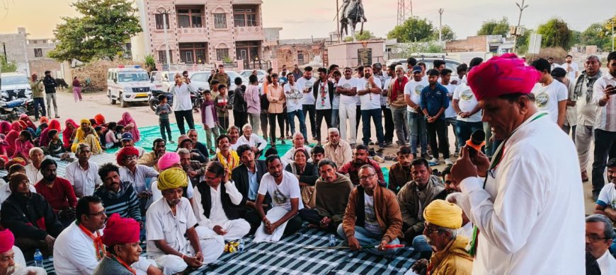 अरावली बचाओ व मनरेगा बचाओ काे लेकर हरिशंकर मेवाड़ा के नेतृत्व में किरवा से खराेकड़ा तक 6 किमी पैदल मार्च निकाला