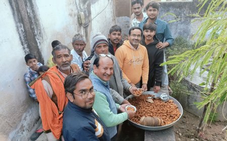 बांके बिहारी मन्दिर में पौष बड़ा महोत्सव पर महिलाओं ने किया भजन कीर्तन