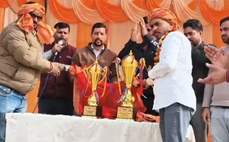 लक्ष्मणगढ़ में क्रिकेट प्रतियोगिता में अतिथियों ने किया ट्रॉफी का अनावरण