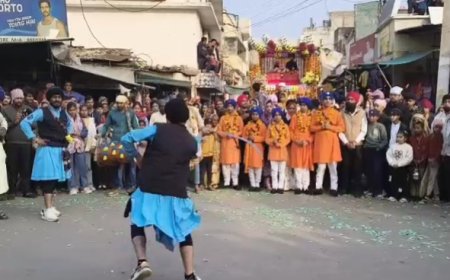 गुरू गोविन्द सिंह जी के प्रकाशोत्सव कार्यक्रम के तहत नगर कीर्तन सहित अन्य कार्यक्रमों का किया गया आयोजन