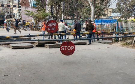 मेंटिनेंस के नाम पर लगा जाम, आमजन होता रहा परेशान; जाम में फंसे रहे वाहन, व्यापार पर भी असर