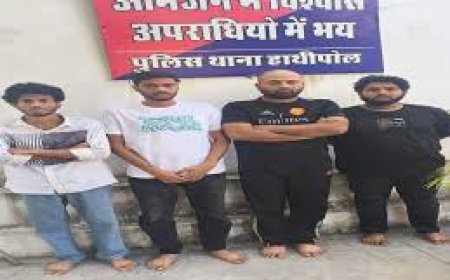 ऑनलाइन ठगी के 4 आरोपी दबोचे: 46 मोबाइल, 42 सिम, 36 एटीएम और 16 चेकबुक जब्त; दो बदमाश चल रहे फरार