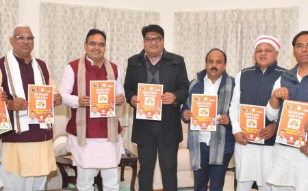 मुख्यमंत्री ने डीग–कुम्हेर विधानसभा में दो वर्षों में हुए विकास कार्यों की पुस्तिका का किया विमोचन