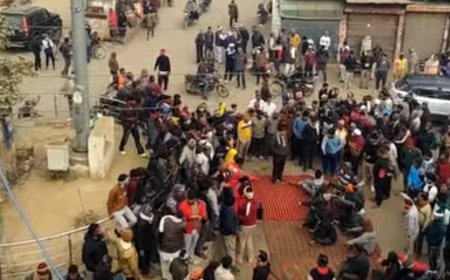 नगर पालिका कार्मिकों दुकानदारों में हुआ टकराव हुई हाथापाई व्यापारियों ने किया बाजार बंद