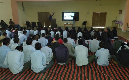 विद्यार्थियों को बताए करियर मार्गदर्शन के टिप्स, वर्ल्ड एजुकेशन संस्था द्वारा राजकीय उच्च माध्यमिक विद्यालय दुजाना में हुआ आयोजन
