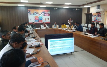 जिला प्रभारी मंत्री ने ली निर्माण कार्यों व मूलभूत सुविधाओं की समीक्षा बैठक जनहित के कार्यों में लापरवाही नहीं की जायेगी बर्दाश्त - जिला प्रभारी मंत्री