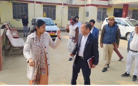 जिला कलैक्टर ने किया रैणी उपखंड क्षेत्र के पिनान सामुदायिक स्वास्थ्य केंद्र का निरीक्षण