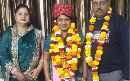 कुसुम गुप्ता को महिला अंतर्राष्ट्रीय खाद्य उद्योग उत्कृष्ट अवार्ड मिलने पर किया महिलाओं ने सम्मान