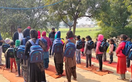 शिव शिक्षा समिति ने स्कूली बच्चों को किया पढ़ाई की सामग्री का वितरण