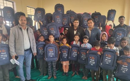 उच्चैन में छात्रों को कला किट, बैग वितरितः पीएम श्री योजना के तहत प्राइमरी स्तर के 78 बच्चे लाभान्वित