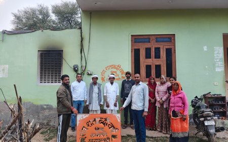 हिंदू सम्मेलन को लेकर कार्यकर्ता कर रहे घर घर संपर्क,  आमंत्रण को लेकर दीवारों पर बना रहे पेंटिंग