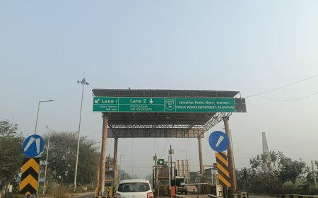 दस किलोमीटर के दायरे में दो टोल, स्थानीय लोगों को नहीं मिल रही छूट