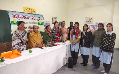 सद्भावना सेवा ट्रस्ट की अध्यक्षा ने स्कूली छात्राओ के लिए 20 सेट टेबल-स्टूल  प्रदान किए