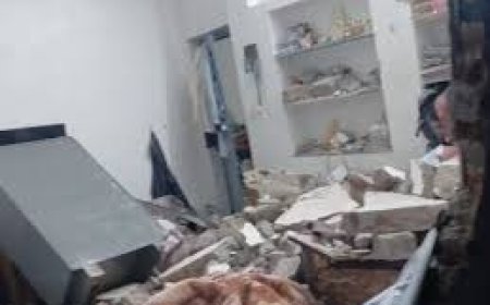 गैस लीकेज से धमाका, कमरे की दीवार ढही:घर का सामान 50 फीट दूर गिरा; बच्चों पर पत्थर गिरने लगे