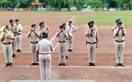 भरतपुर पुलिस का बैंड वादन कार्यक्रमः गणतंत्र दिवस की पूर्व संध्या पर बिहारी जी मंदिर में प्रस्तुति