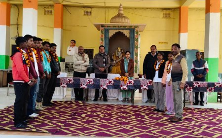 राष्ट्रीय मतदाता दिवस पर श्रेष्ठ कार्य करने वाले बीएलओ, सुपरवाइजर व नवमतदाताओ का किया सम्मान