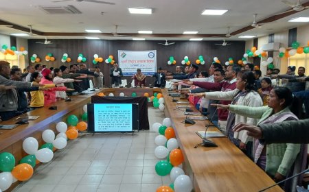 लोकतन्त्र में भागीदारी के लिए मेरा वोट मेरा देश थीम को घर-घर पहुंचाऐं-संभागीय आयुक्त