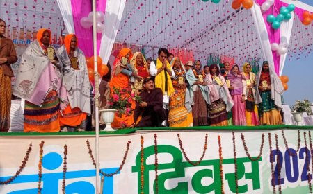 इंदिरा विद्या मंदिर समिति महुवा व  प्रेस क्लब महुवा के तत्वाधान में शहीदों की वीरांगनाओं स्वतंत्रता सेनानीयो का किया सम्मान