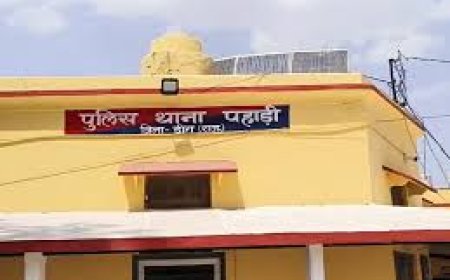 पुलिस ने 13 साइबर ठगों को किया गिरफ्तार:14 मोबाइल फोन और 8 फर्जी सिम कार्ड बरामद, जंगलों से करते थे ठगी