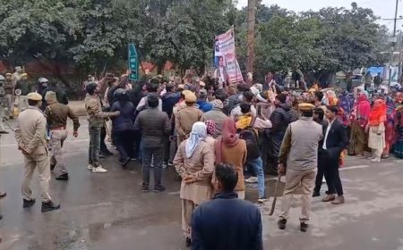 10 महीने से लापता प्रहलाद को लेकर ग्रामीणों का आक्रोश, IG ऑफिस जाते समय ट्रैफिक चौराहे पर रोका, बारिश में बीच सड़क पर धरना