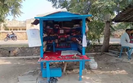 लकड़ी की दुकानों के ताले तोड़े, नकदी व सामान पार