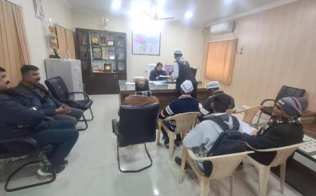 गांवगुड़ा के राजकीय उच्च माध्यमिक विद्यालय में शिक्षकों की कमी को लेकर आम आदमी पार्टी ने सौंपा ज्ञापन