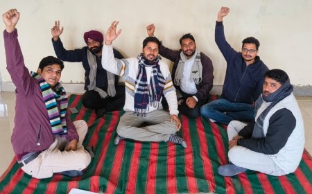 कोर्ट आदेश के बाद भी पटवारी बहाल नहीं:गोविंदगढ़ में पटवार संघ ने किया कार्य बहिष्कार, कलेक्टर के नाम ज्ञापन सौंपा