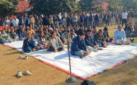 शहीद दिवस पर रामधुनी के बाद रखा दो मिनट का मौन