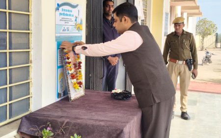 राष्ट्रपिता महात्मा गांधी की पुण्यतिथि पर जिला कलेक्ट्रेट में बापू को दी भावभीनी श्रद्धांजलि