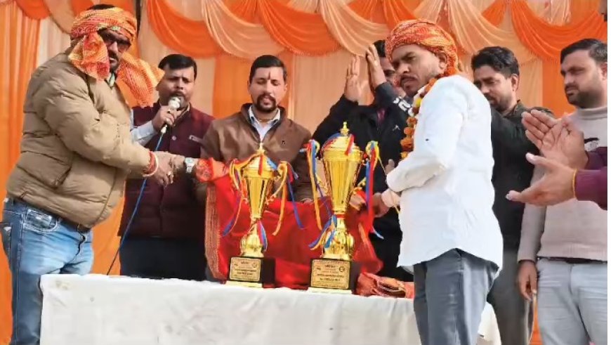 लक्ष्मणगढ़ में क्रिकेट प्रतियोगिता में अतिथियों ने किया ट्रॉफी का अनावरण